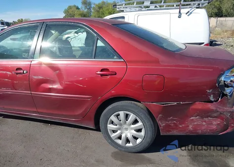 2005 Toyota Camry Le z USA, uszkodzony, nr VIN 4T1BE30K35U034183